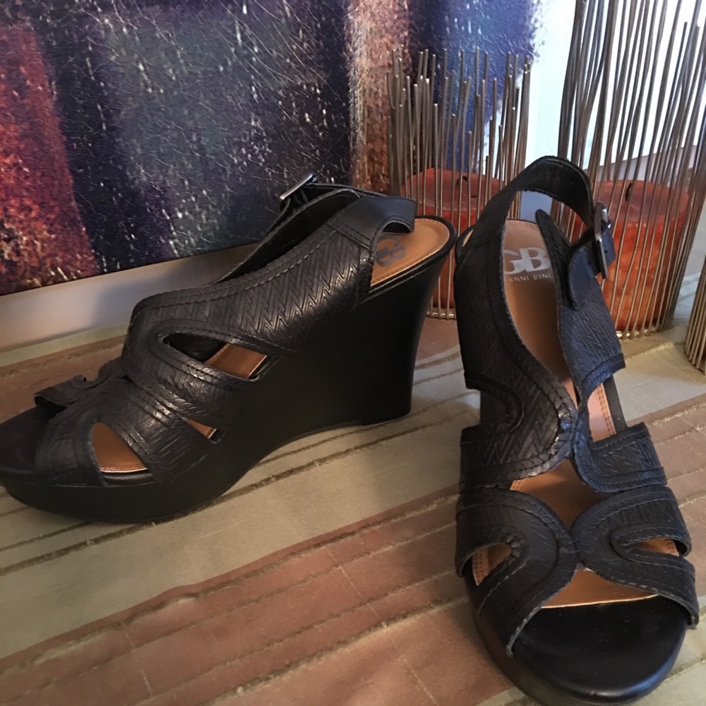 Gianni Bini Black Wedge Platform Sandals